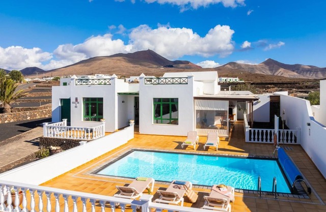 Villa Sol y Mar - Three Bedroom Villa, Sleeps 6