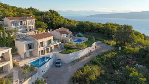 Villa Soleil in peaceful location with a sea view