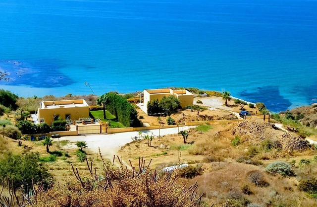 Villa Sonia with private access to the sea