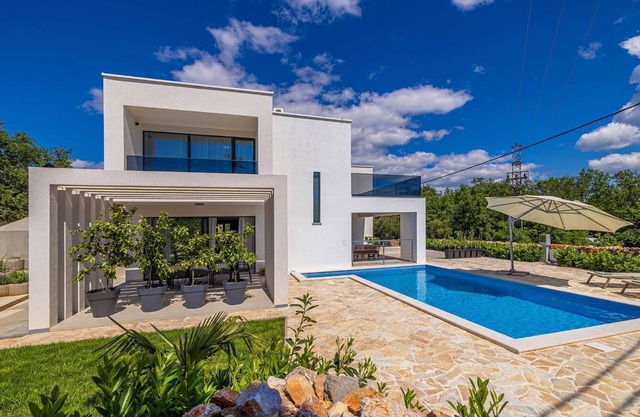 Villa SPLENDIDA with private pool