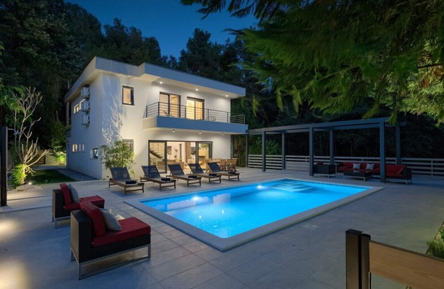 Villa Stribor near Medulin for 8 people with private pool & kids playroom - only 1 km from the beach