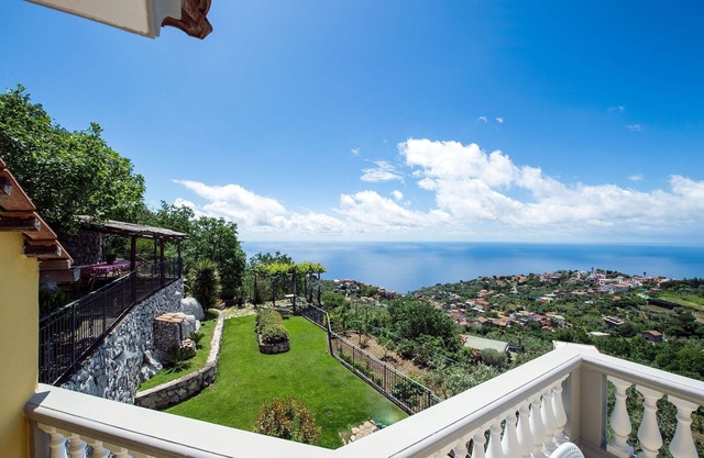 Villa Tortuga with pool and view - My Rental Homes