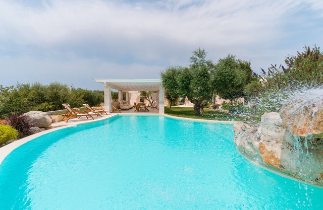 Villa 'Trulli Petrantiqua' with Private Pool, Wi-Fi and Air Conditioning