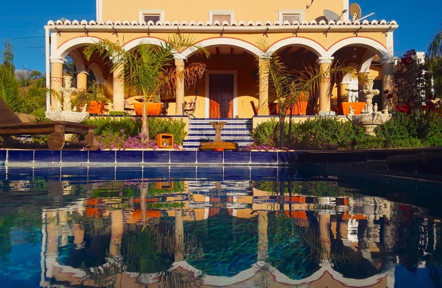 Villa Van Gogh private getaway with pool for 2