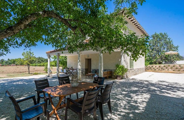 Villa Viñedo - Agradable Villa Rústica con Jardín