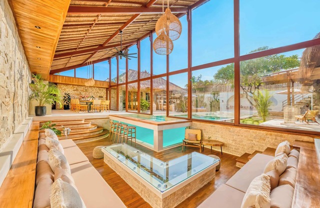 Villa Vienna - New 8BDR, Jacuzzi, Sauna and Cinema