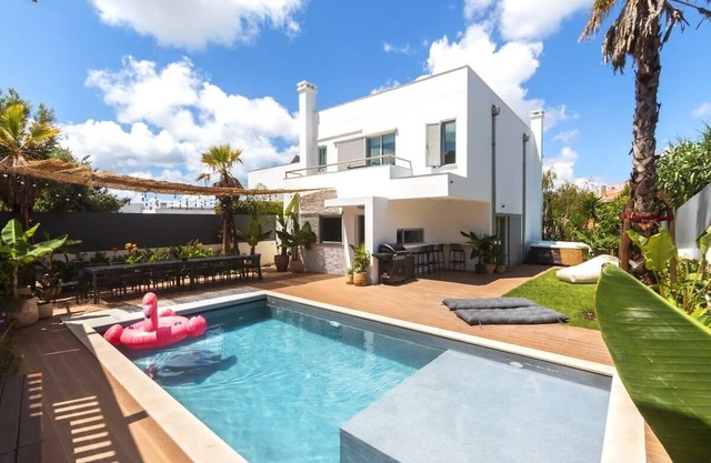 Villa w/MiniGolf, Hot Tub, up to 28 ppl