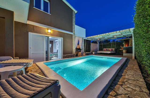 Villa w/private pool near Trogir & SPU Airport