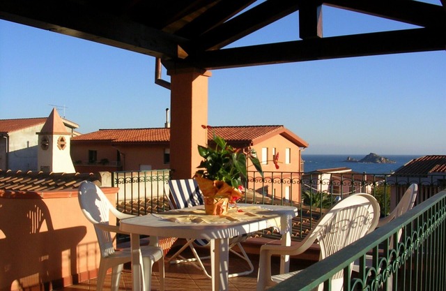 Villa with stunning sea views, 500 meters from the beach and cliffs