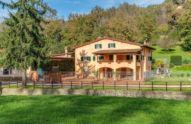 Villa with air conditioning, heated pool, sauna, garden, in the Chianti area