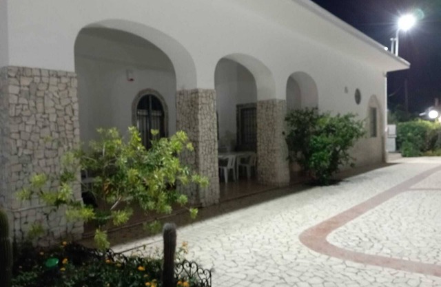 Villa with direct access to the sea