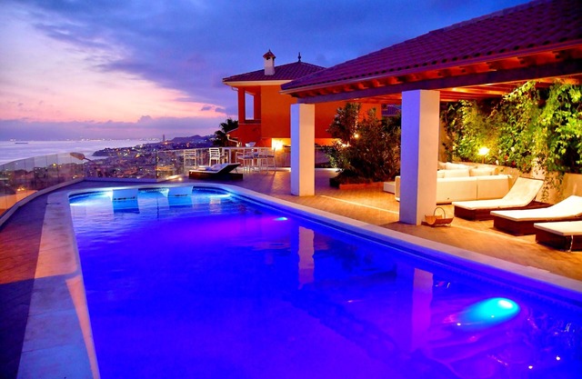 Villa with panoramic sea view and heated pool, walking distance to the beach