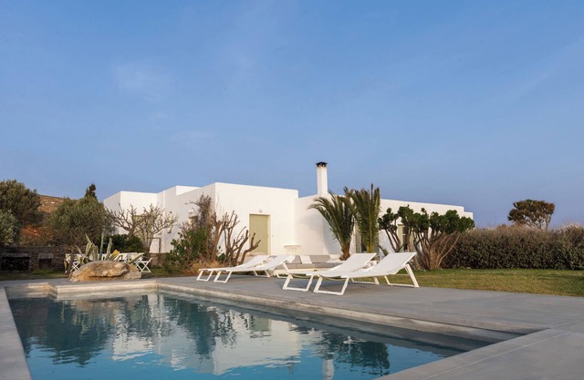 VILLA WITH FANTASTIC 5-BEDROOM VIEW WITH POOL AND YOGA SPACE