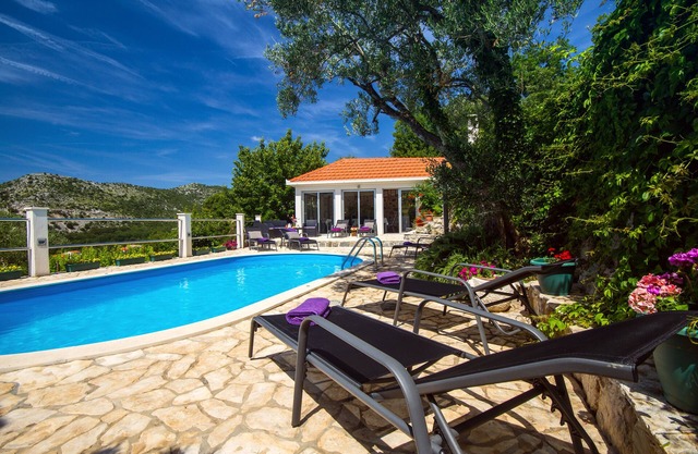 Villa with heated pool,football/tennis playground,Gym with sauna