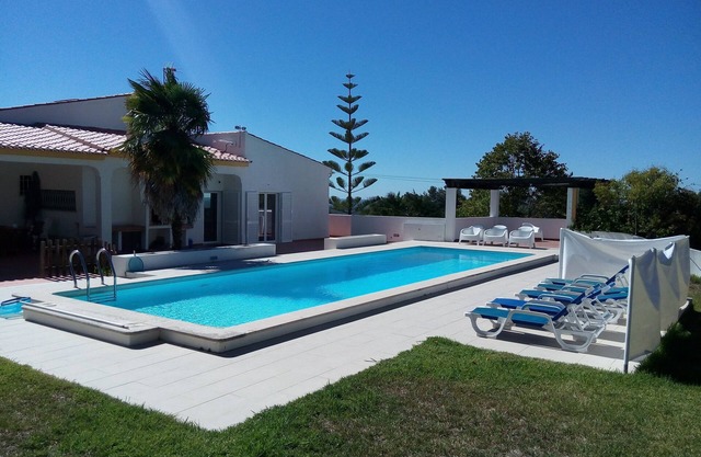 Villa with large pool, mountain&ocean view-near beaches&Lisbon