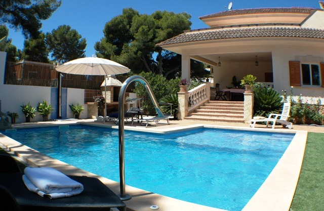 Villa with pool/Jacuzzi for 10 pax