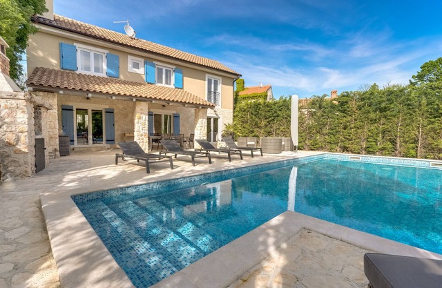 Villa with pool, in a green area, quiet location -TRAVELER Reiseburo Krk - ID 2150