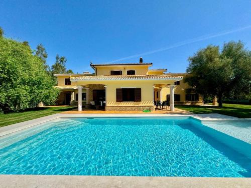 Villa With Pool