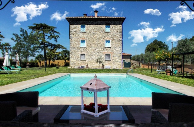 Villa with pool, walking distance from the village of Fratta and 7 km from Cortona. Wi-Fi access, sa