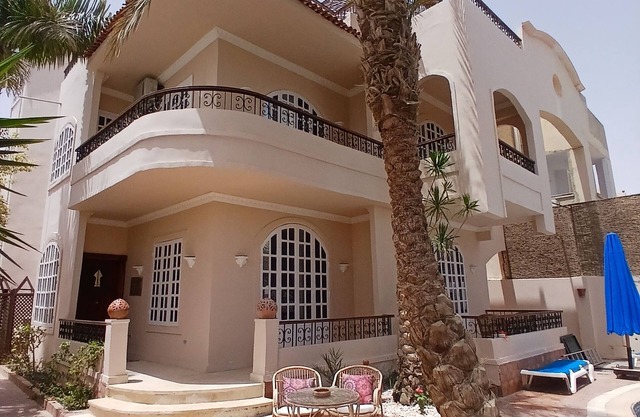 VILLA WITH PRIVATE POOL