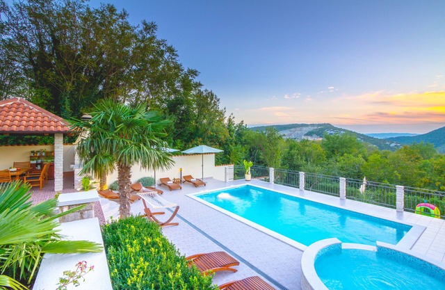 Villa with private pool in green oasis, only 3 km from the sea