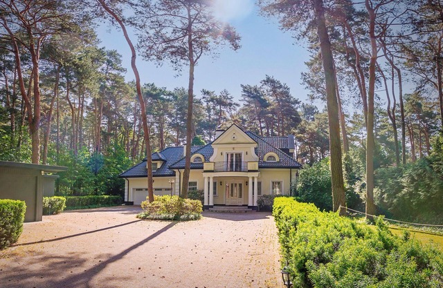 Villa with spa facilities, 25 mins to Warsaw central in beautiful Magdalenka.