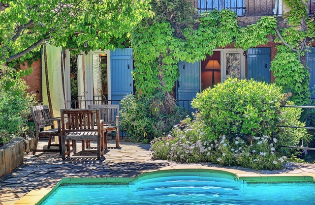Villa with swimming pool, in a green setting, 5 minutes from the beach