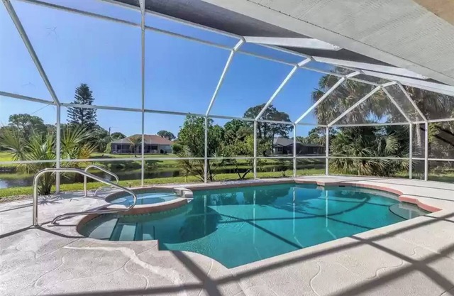 Villa with swimming pool & spa - Poolside Grill, Family-friendly, Water-view