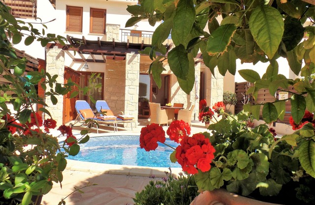 'Villa Xenia' HG 25 - Play Golf, Tennis, visit the Spa or relax around the pool