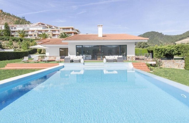 Villa Zezere Lago - Modern 4 bedroom villa - walking distance to Cast River dam