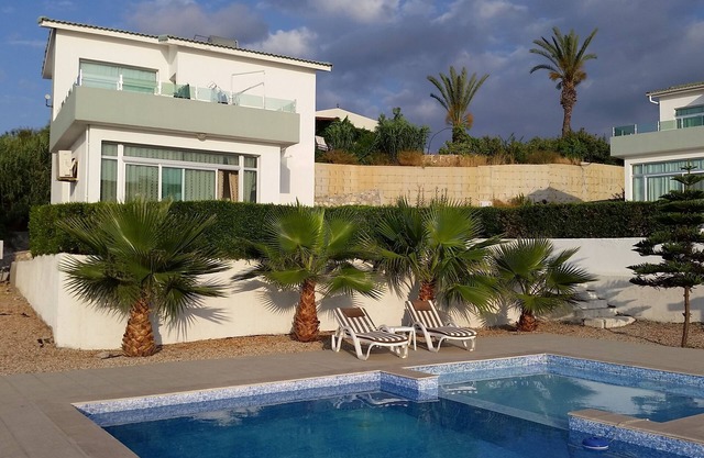Village Location with stunning Sea/Pool views, 3 minutes walk from restaurants