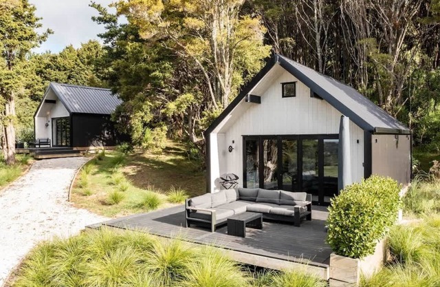 Villas 1 & 2: Side-by-Side Villas – 2 Luxe Retreats for Friends or Couples