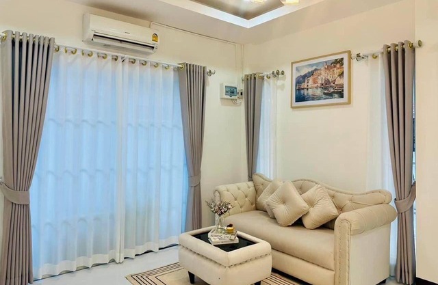 Villas 3-bedroom villa with WiFi, AC in lovely Tambon Nong Pla Lai