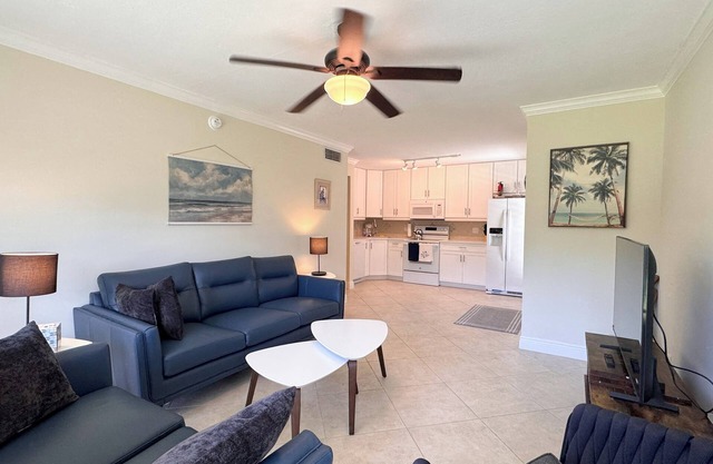 Ville De Marco M-1: Beautiful Condo in Olde Marco