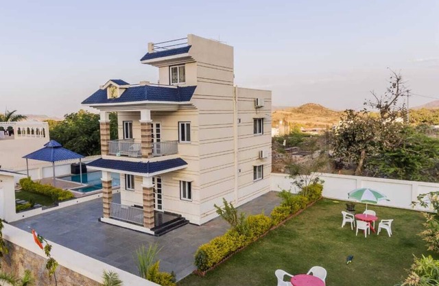 Vinayak Retreat Villa 4BR Pvt Pool By Homeyhuts