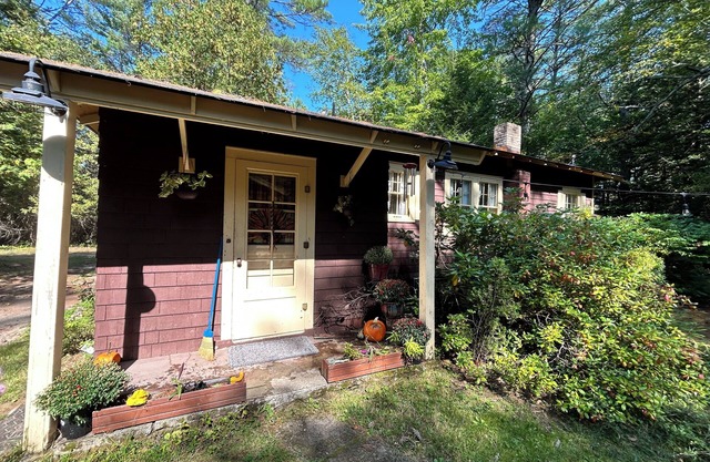 Vintage ADK Cabin- Great Deal, Perfect Location, book your ADK trip today!