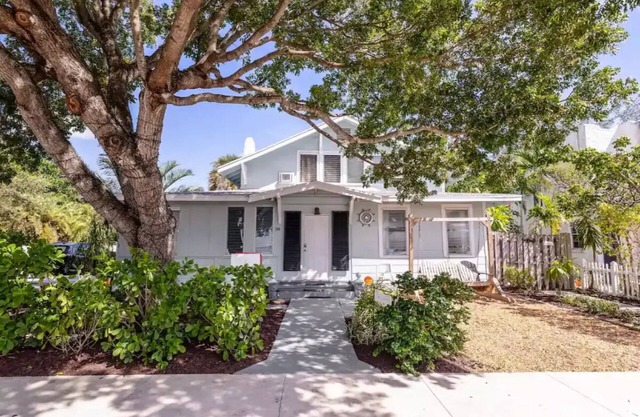 Vintage Coastal Cottage 4Bd/2Bth Downstairs Unitn