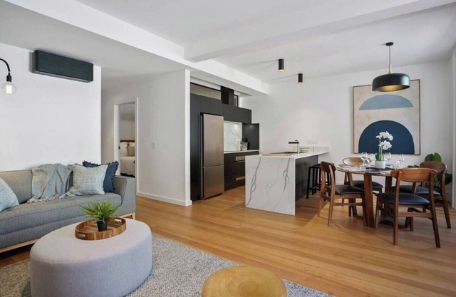 Vintage Suite at Saddlers Embrace a Cafe Lifestyle