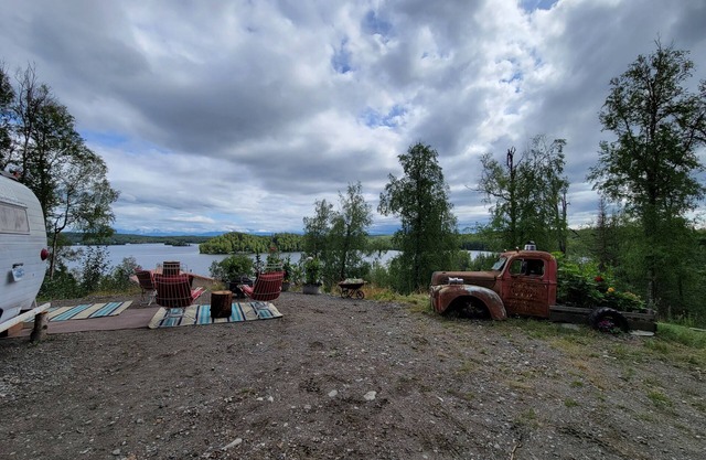 Vintage Trailer with access to Big Lake & Private Campground