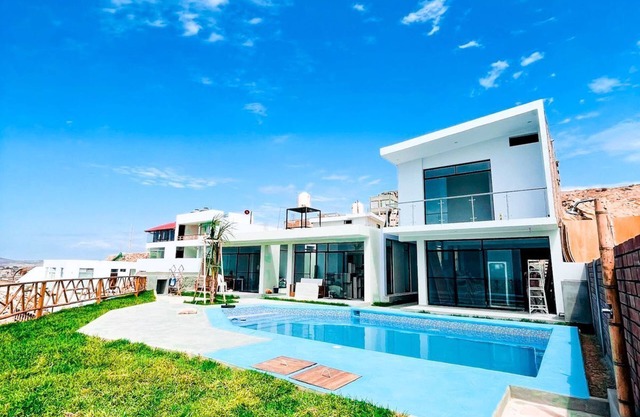 Vista Linda Bungalow Punta Veleros, w/pool and view of the sea.