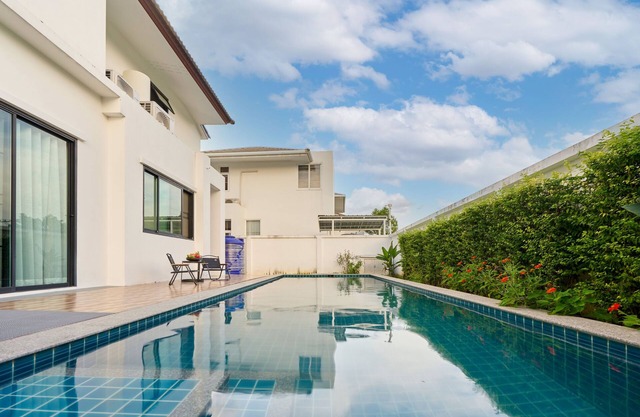 Viva La Villa Quiet Private Modern Style Pool Villa Chiang Mai