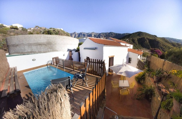 Vivelorural casa Tunte 1, piscina y terraza