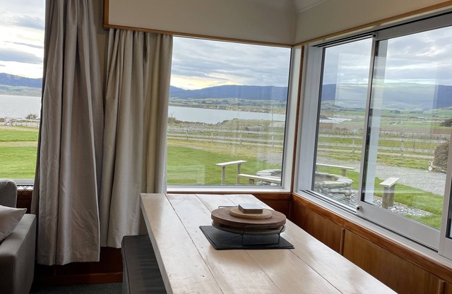 VOGELS BACH- Monkey Island orepuki Spectacular ocean views