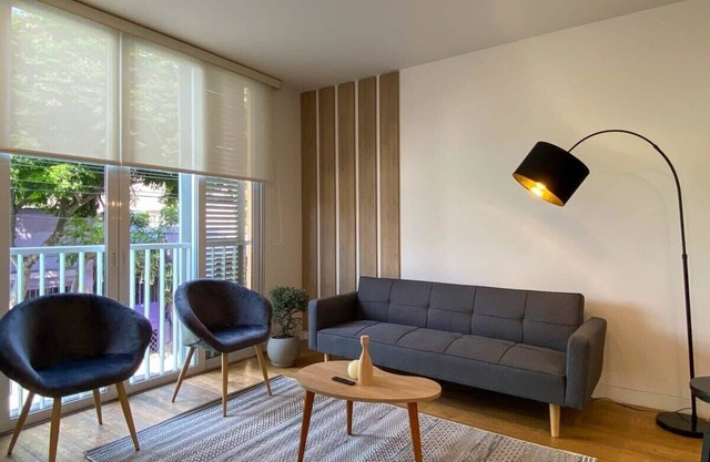 w* | Bright 2BR Duplex with Balcony in Barranco