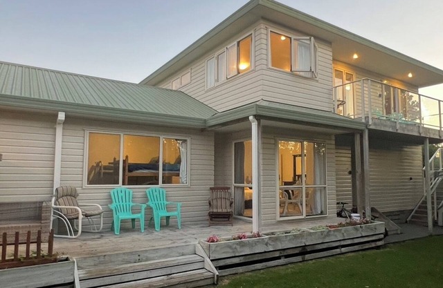 #Waihi Beach Hive❤️300m to Beach❤️Huge Family Bach 🐶Pet Friendly