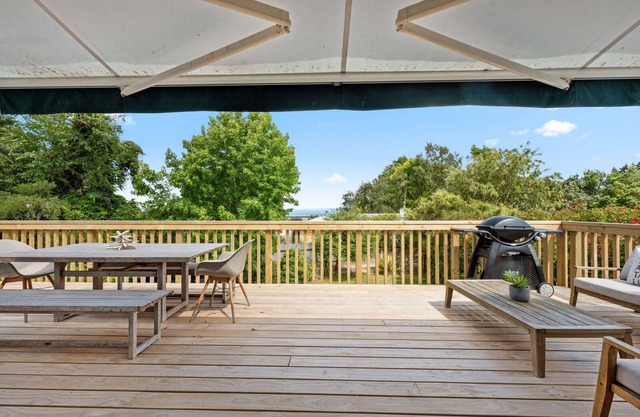 Waitahanui Lake House - Lake Taupo Holiday Home