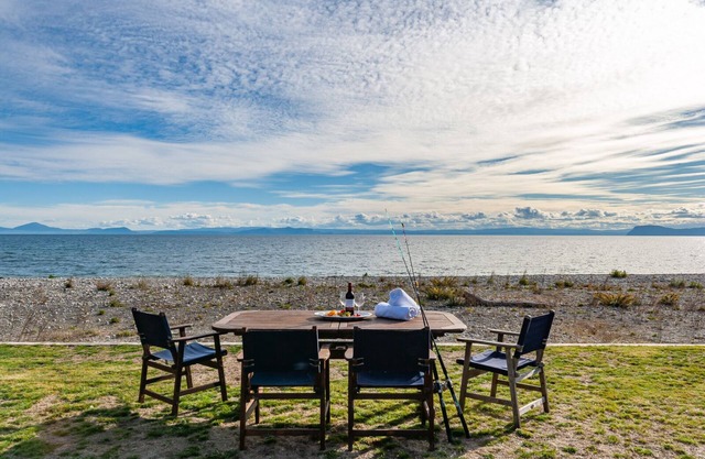 Waitahanui Lakefront Escape - Waitahanui Home