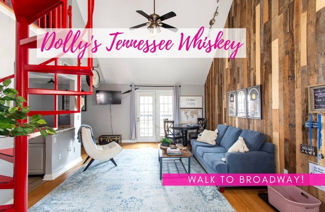 Walk 2 Broadway! Balcony & Free Parking!