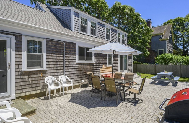 Walk to association beach and town, AC, WiFi