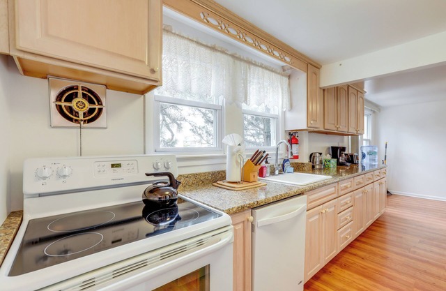 Walk to Bay & Ocean: Pet-friendly Surf City Apt